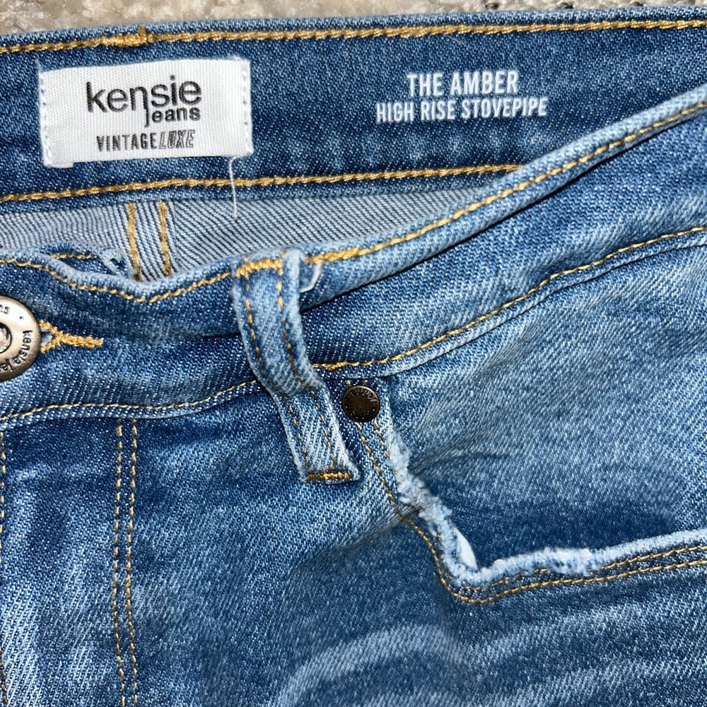 Kensie High Rise Straight Leg Ankle stretch jeans. Size 8 - Picture 2 of 5